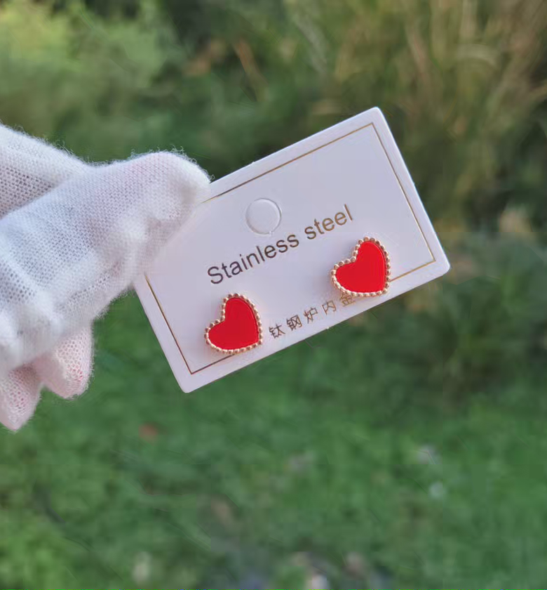 Red love heart  image