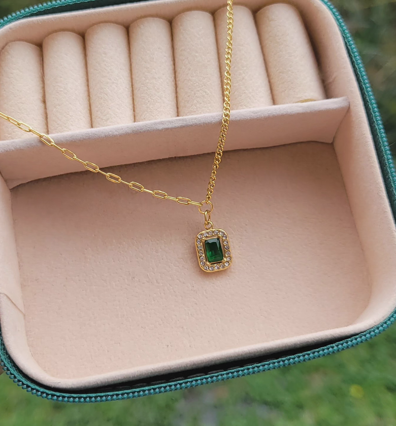 Emerald green necklace  image