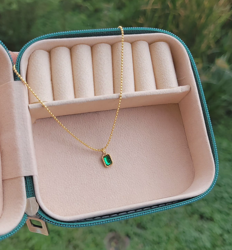 Mini emerald green necklace  image