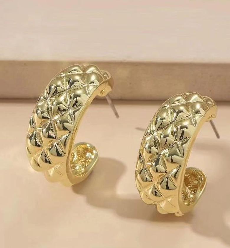 Golden dainty loops image