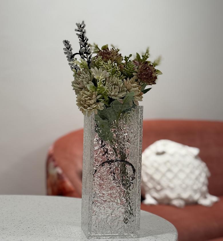 Clear acrylic flower vase image