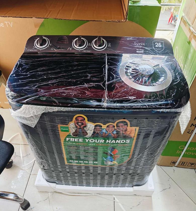 WASHING MACHINE. Syinix 10kgs top load twin tub washing machine image