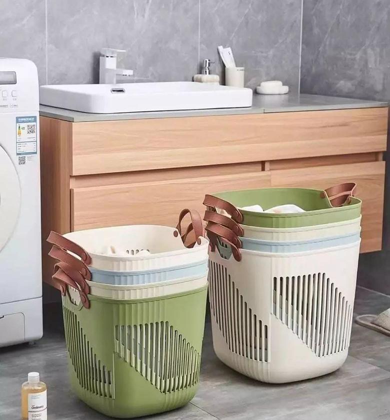 Large capacity laundry/storage basket image