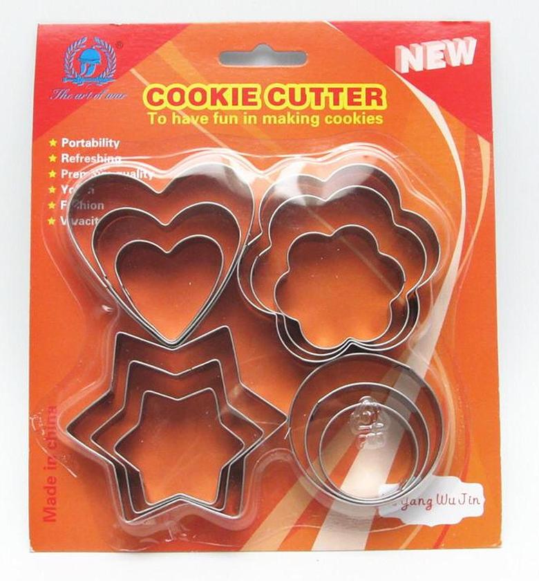 COOKIE CUTTER. Metallic cookie cutter image