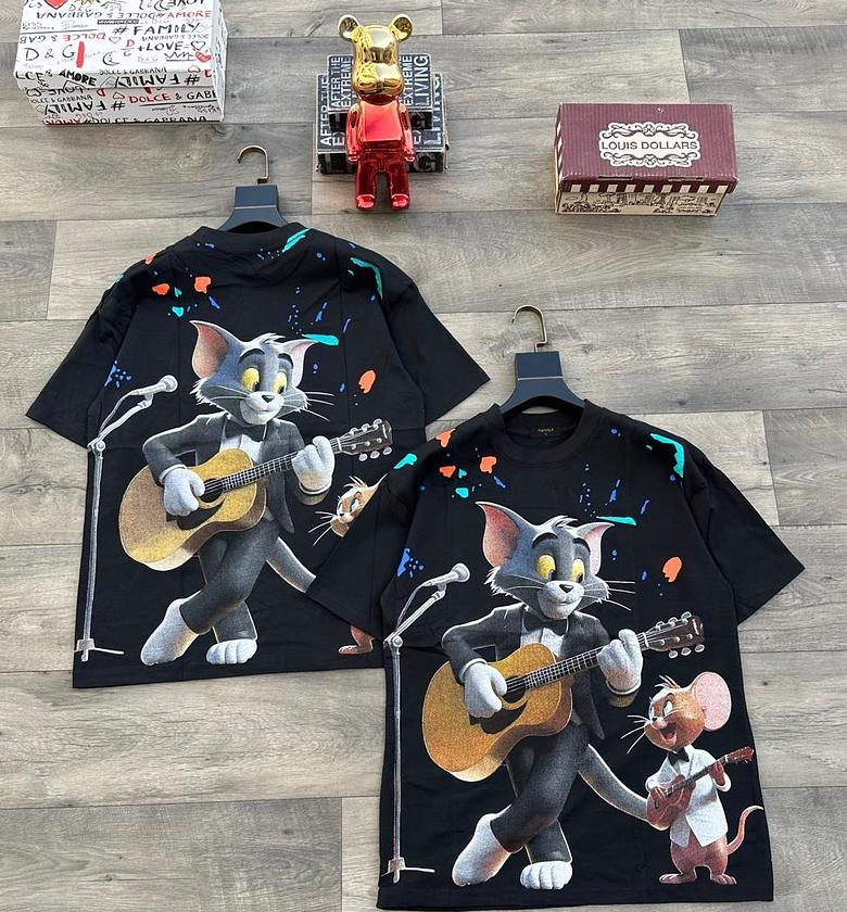 Graphics t-shirt image