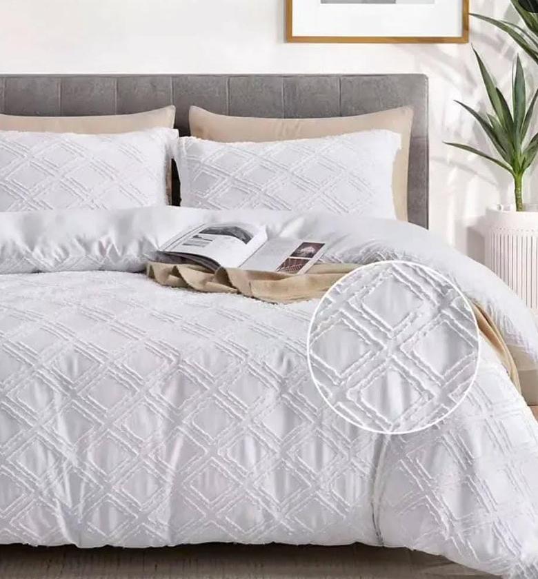 Tufted duvet cover set. image