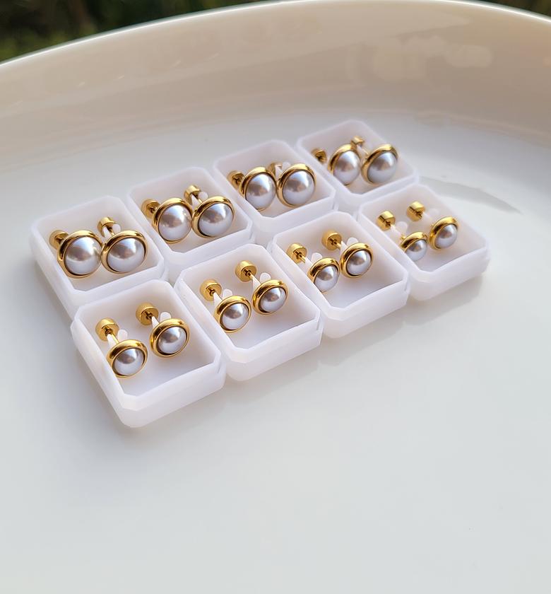 Pearl screw studs image