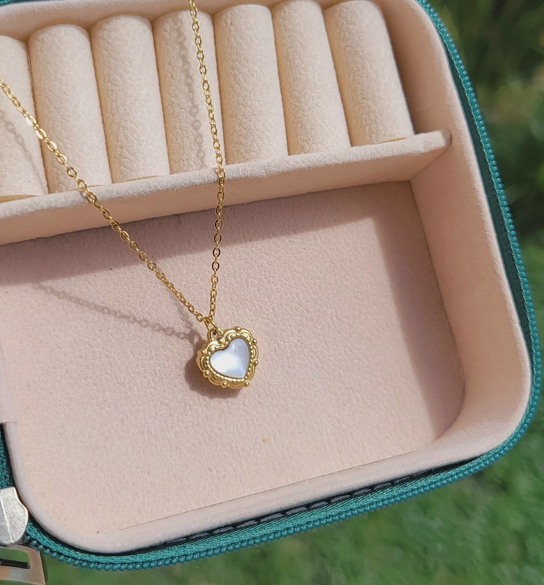 Loveheart necklace  image