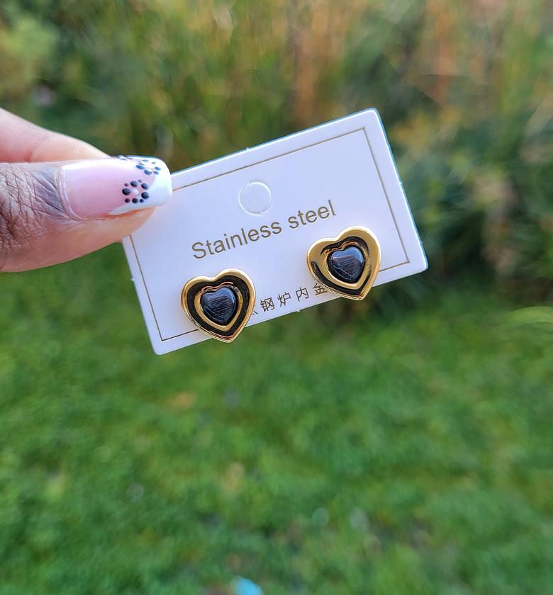 Love heart earings  image