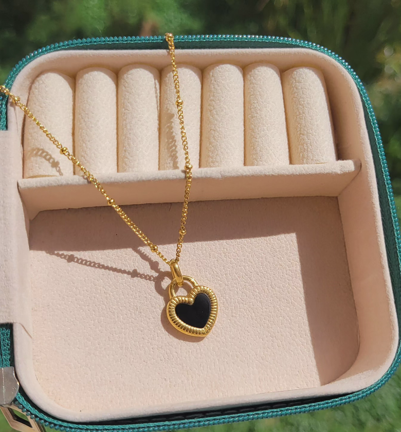 Loveheart necklace  image