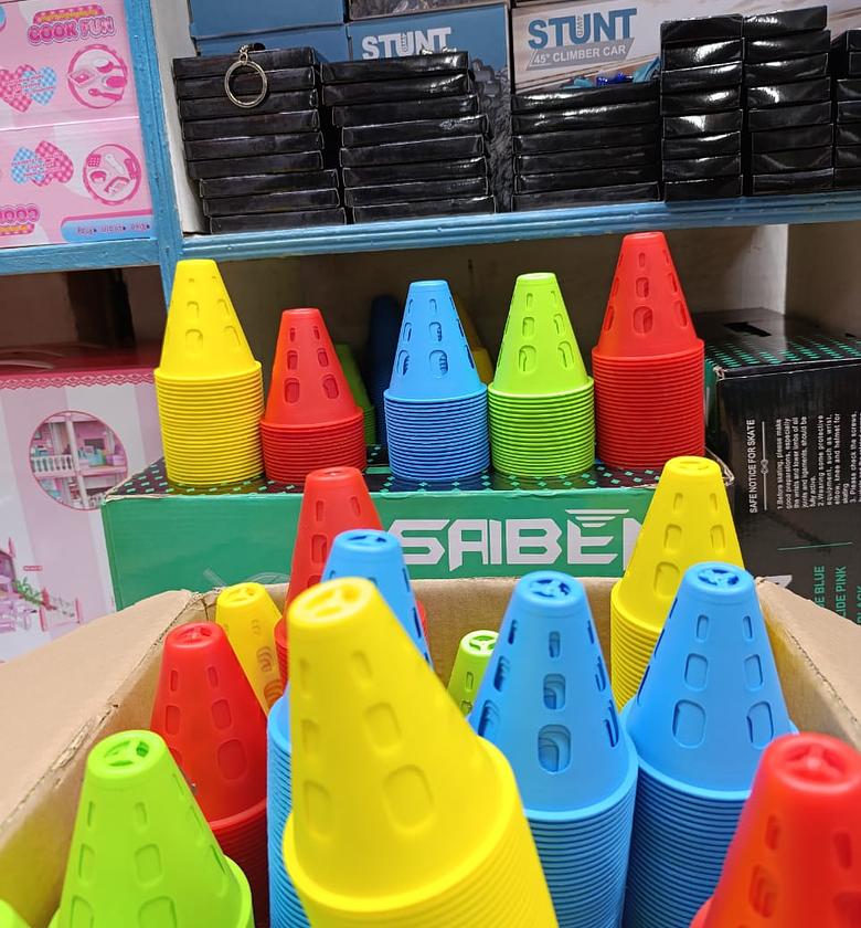 SKATING CONS. 6 pcs Skating cons  image