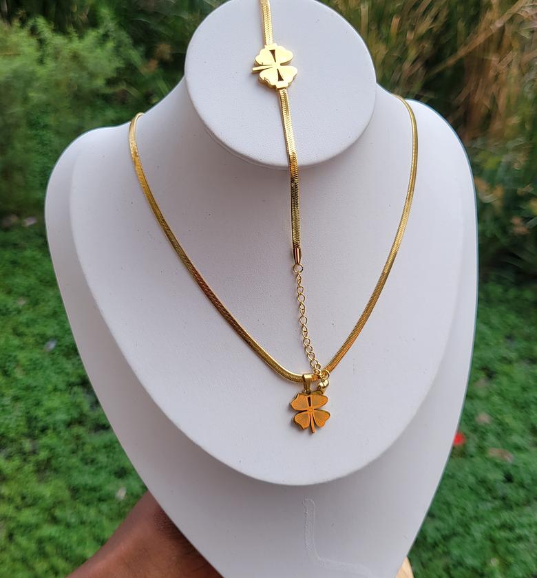 Clover leaf gold set image