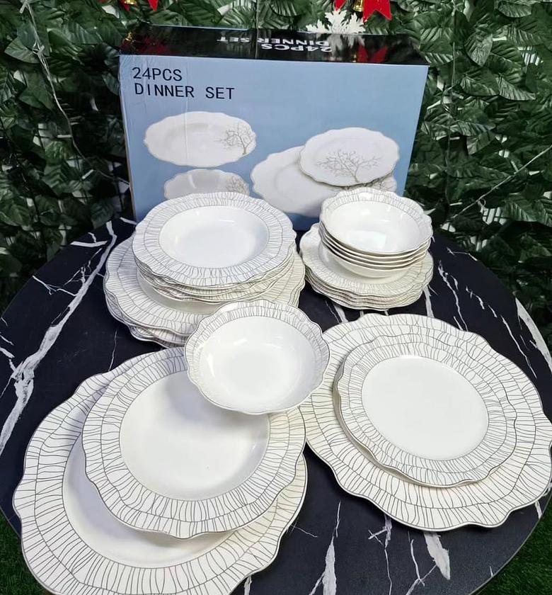 24pcs Porcelain Dinner set. image