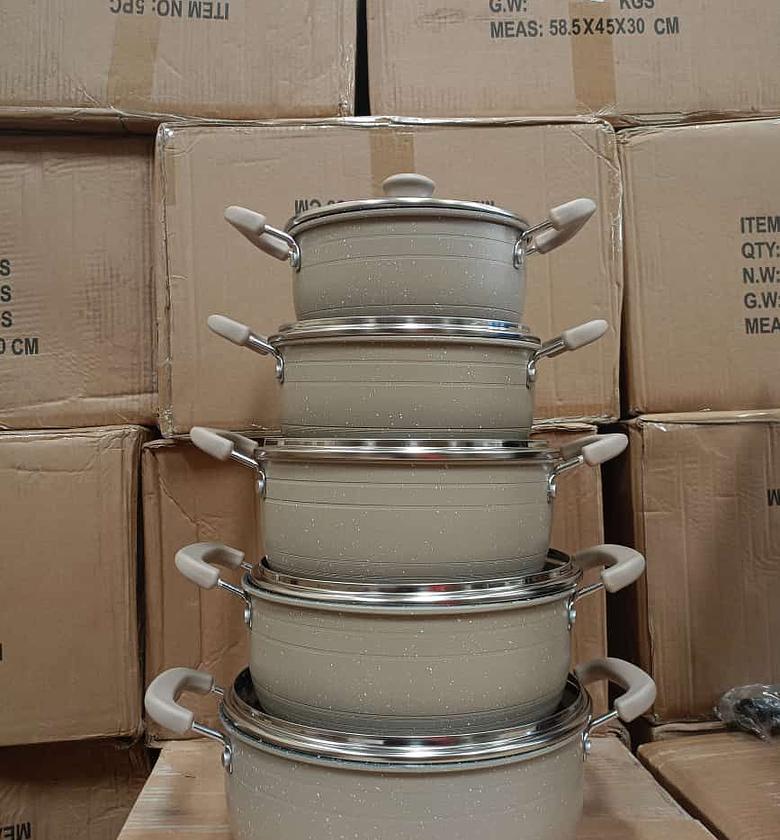 COOKWARE SET. James Pot Beige Cookware Set image
