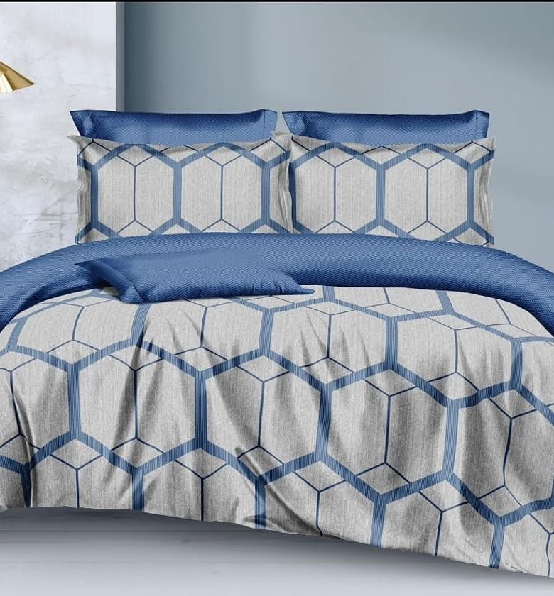 Cotton duvet one sheet two pillowcases  image