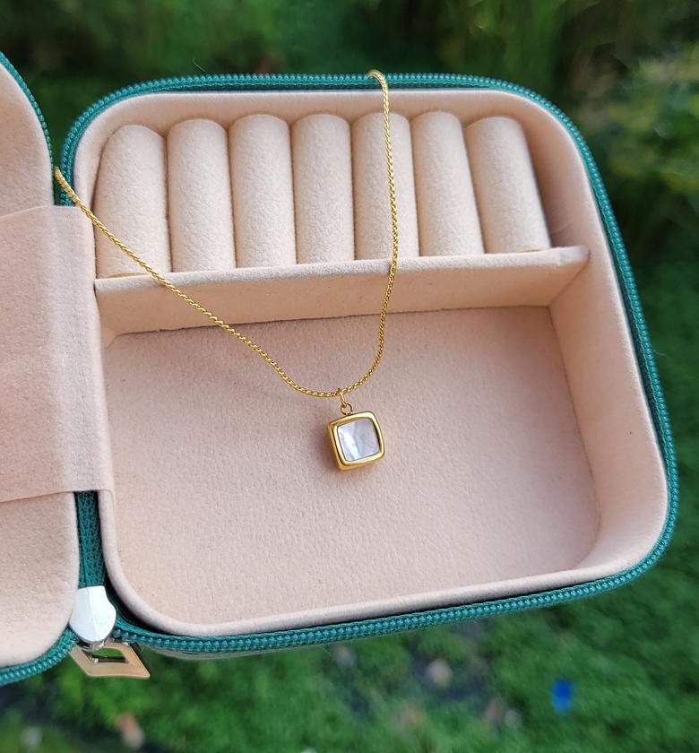 White square necklace  image