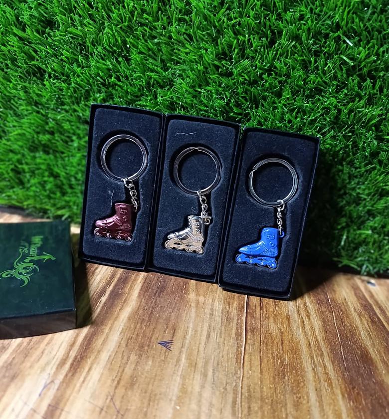 KEYHOLDERS. Metallic classic skate Keyholders image