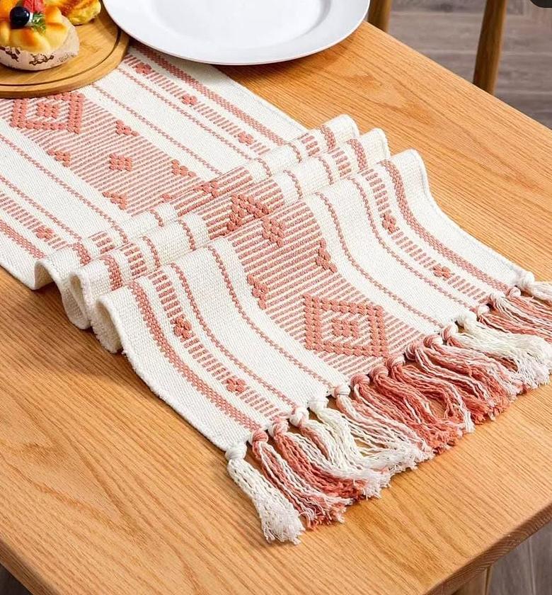 Quality linen table runners. image