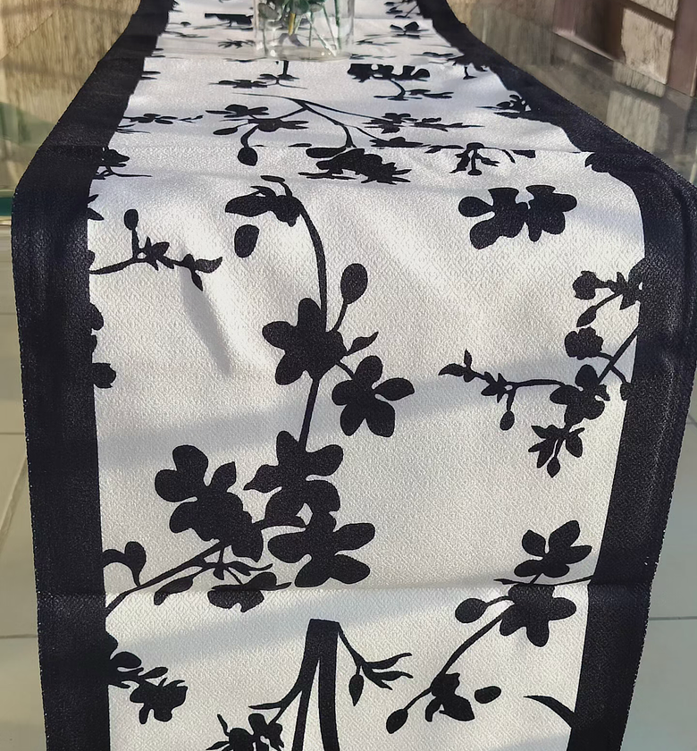 4-seater dining table runner  image