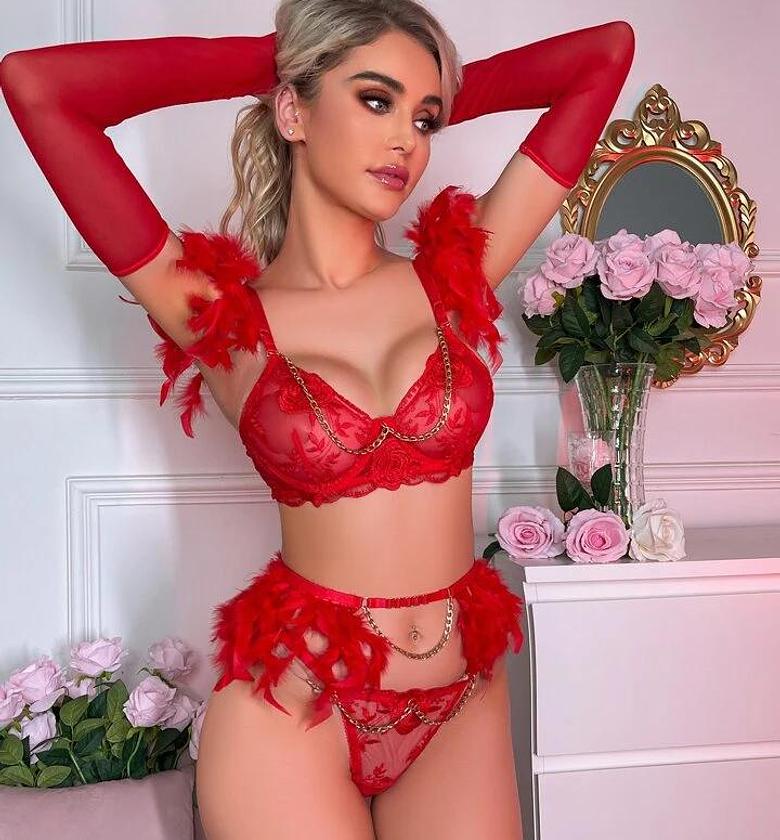 Floral Lace Lingerie Set Chain Detail Diffuse Finish with Gloves image