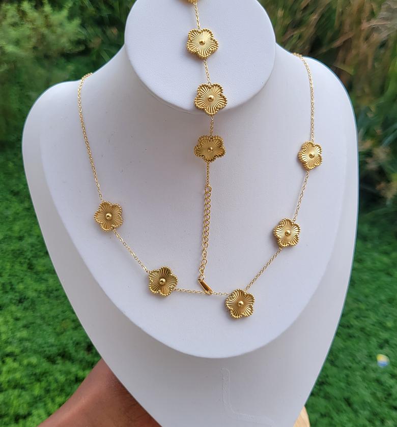 Gold vancleef set image