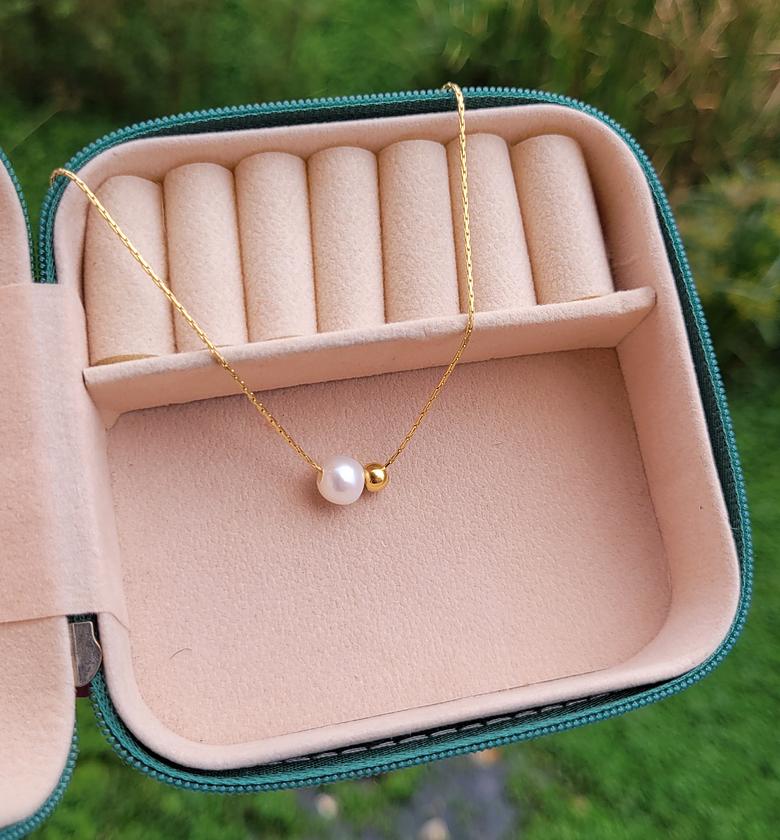 Pearl necklace  image