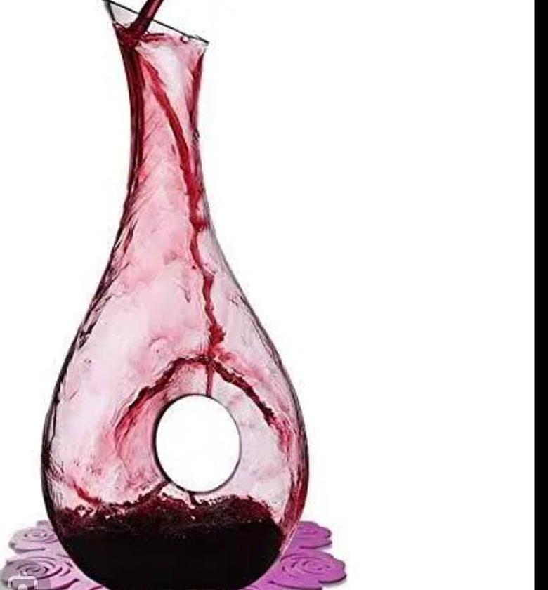 1.2 litres red wine carafe image
