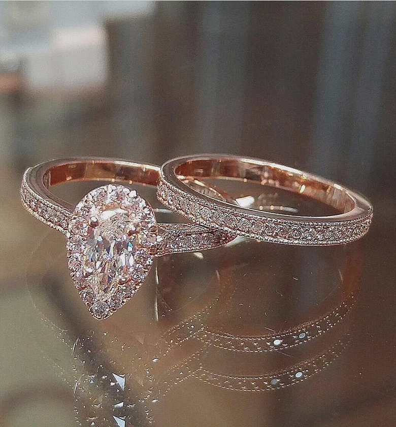Double pear rose gold ring set image