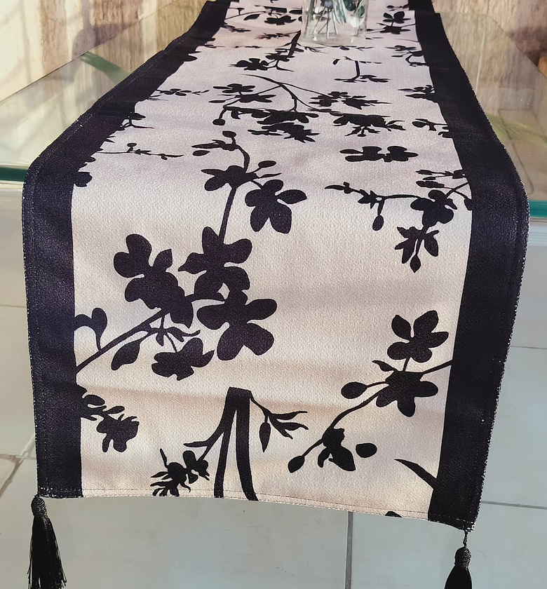 6-seater dining table runner  image