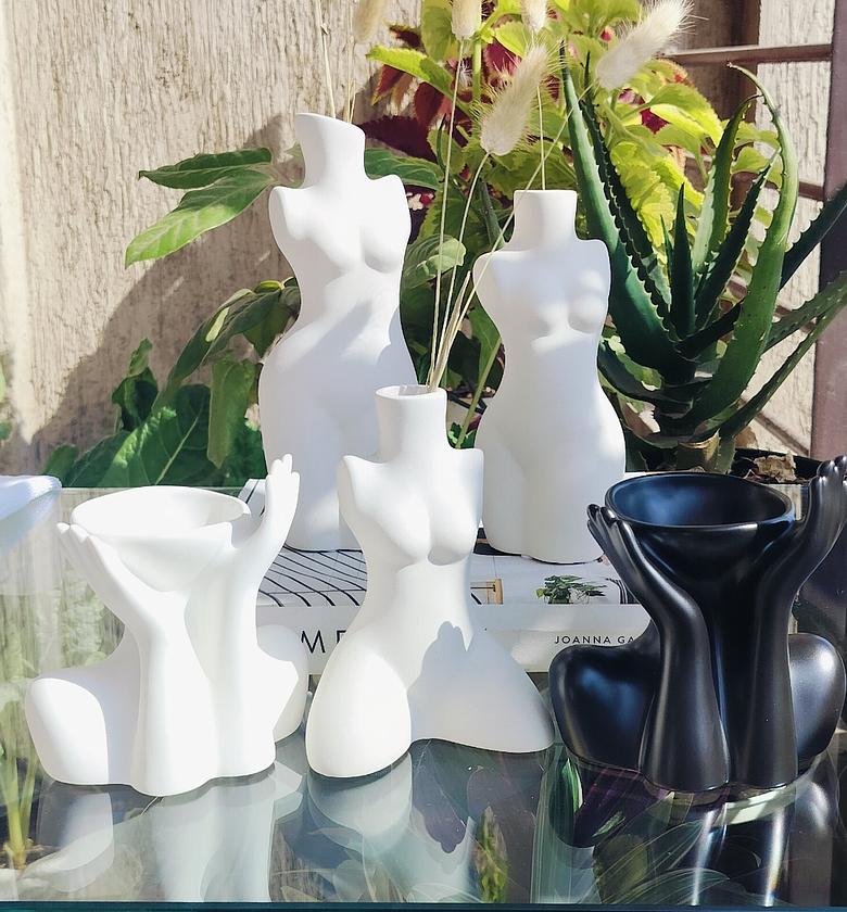 Body sculpture vases (a) image