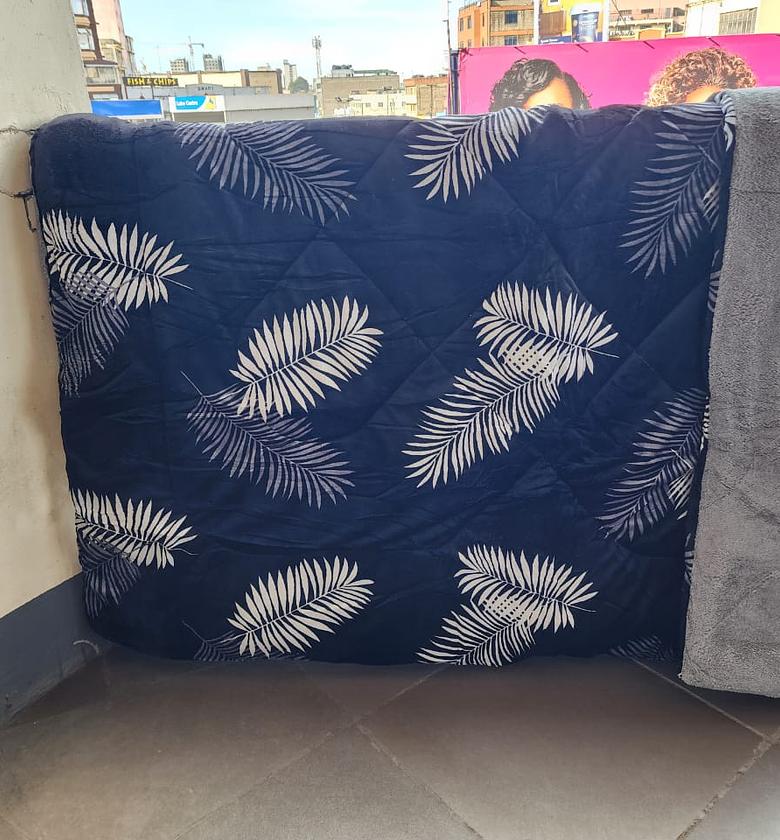 Single woolen duvet 5by6 image