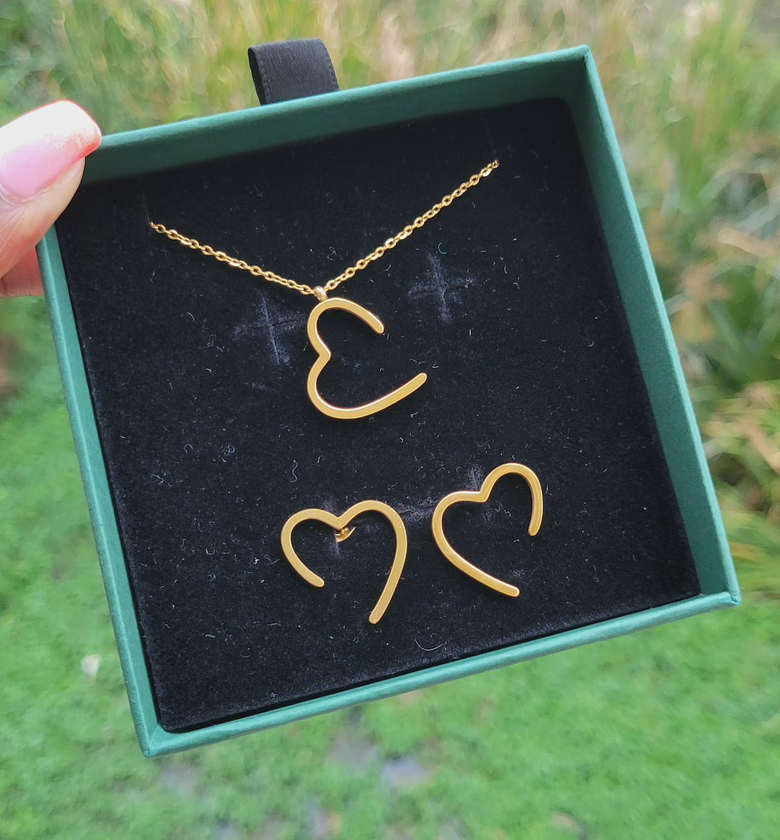 Mina love heart set  image