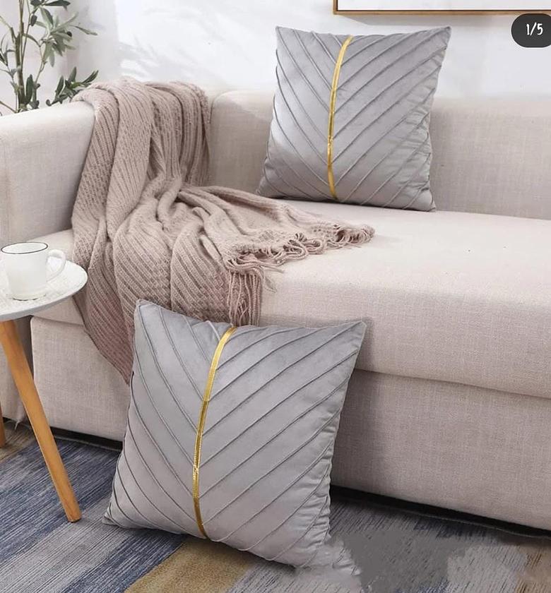 Velvet throw pillow covers. image