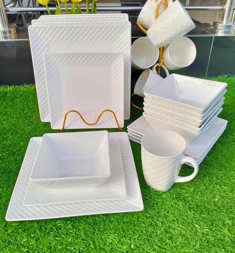 24pcs Ceramic dinner set. image