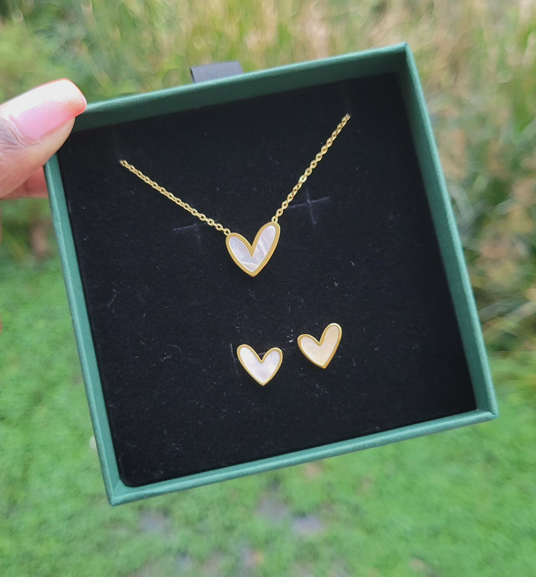 White loveheart set image