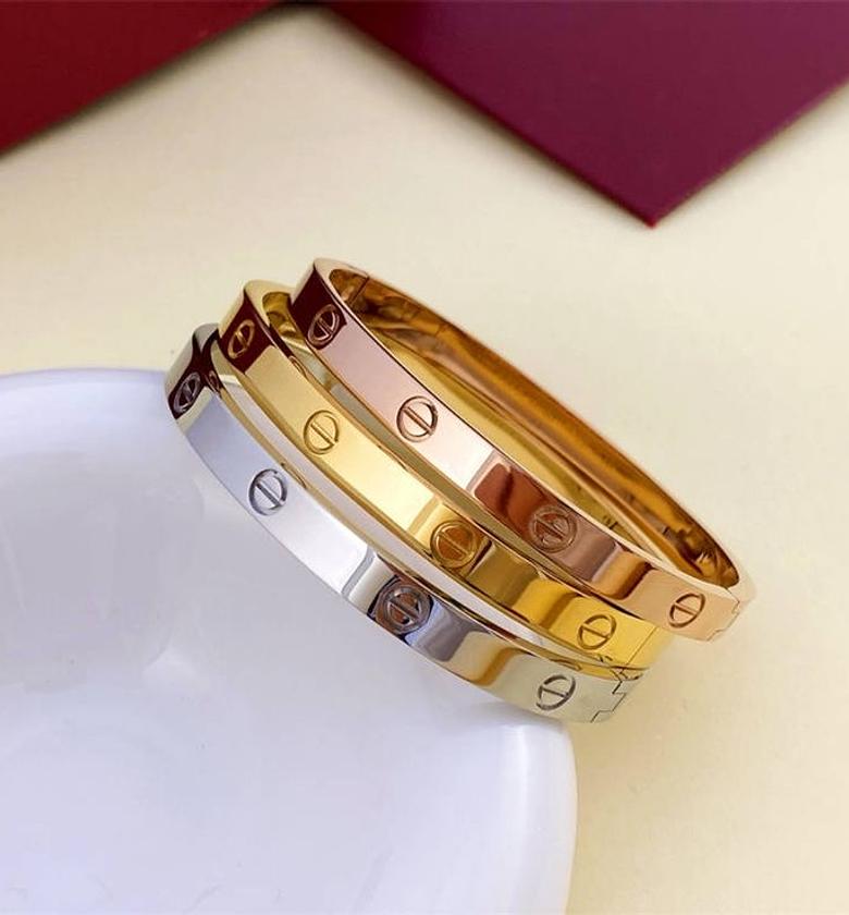 Cartier love  bracelet  image