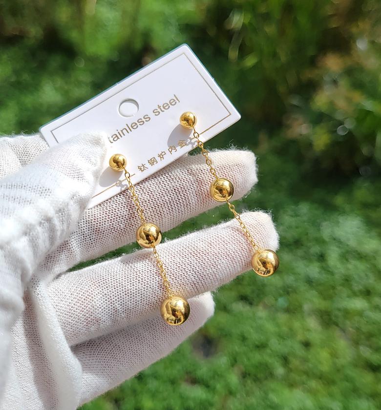 Drop earrings  image