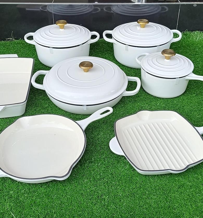 Enamel Cast iron cooking pots image
