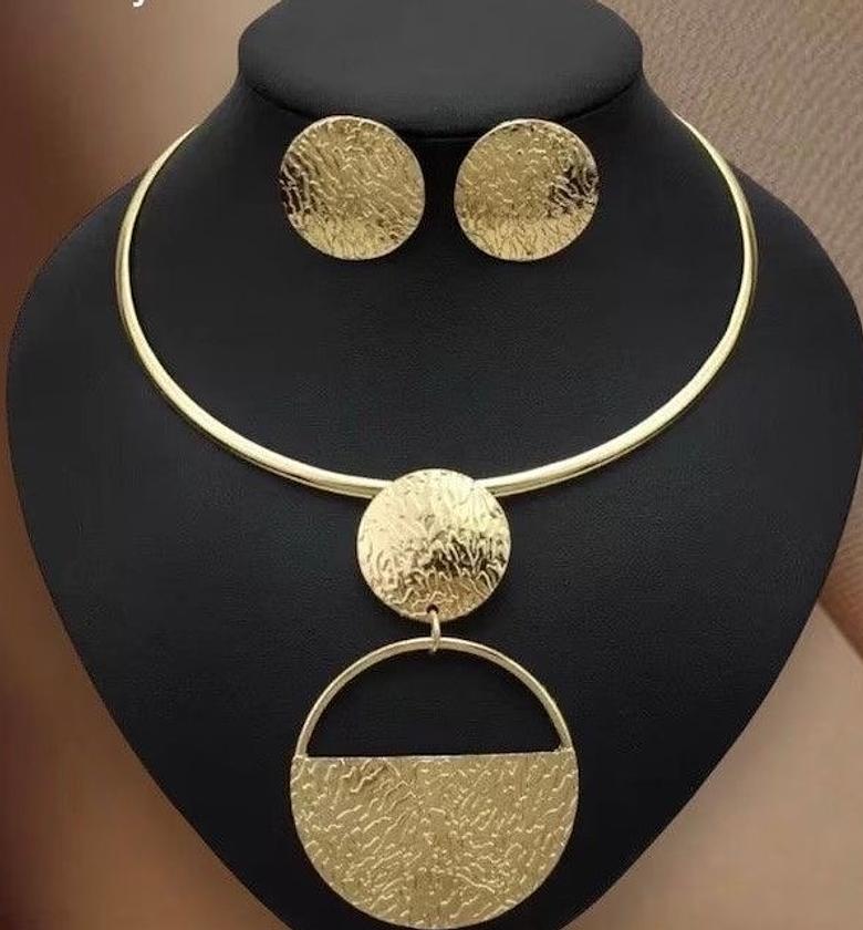 Amana Choker and Earrings set image