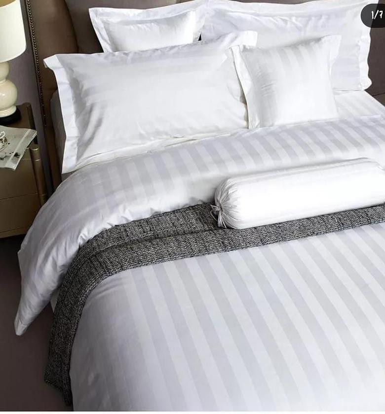 10 PC WHITE STRIPPED DUVET SET| image