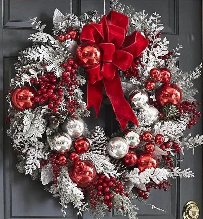 Christmas Door Wreath Decor. image