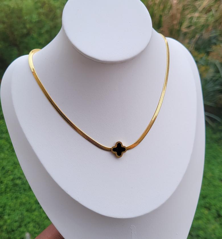 Black single clover  image