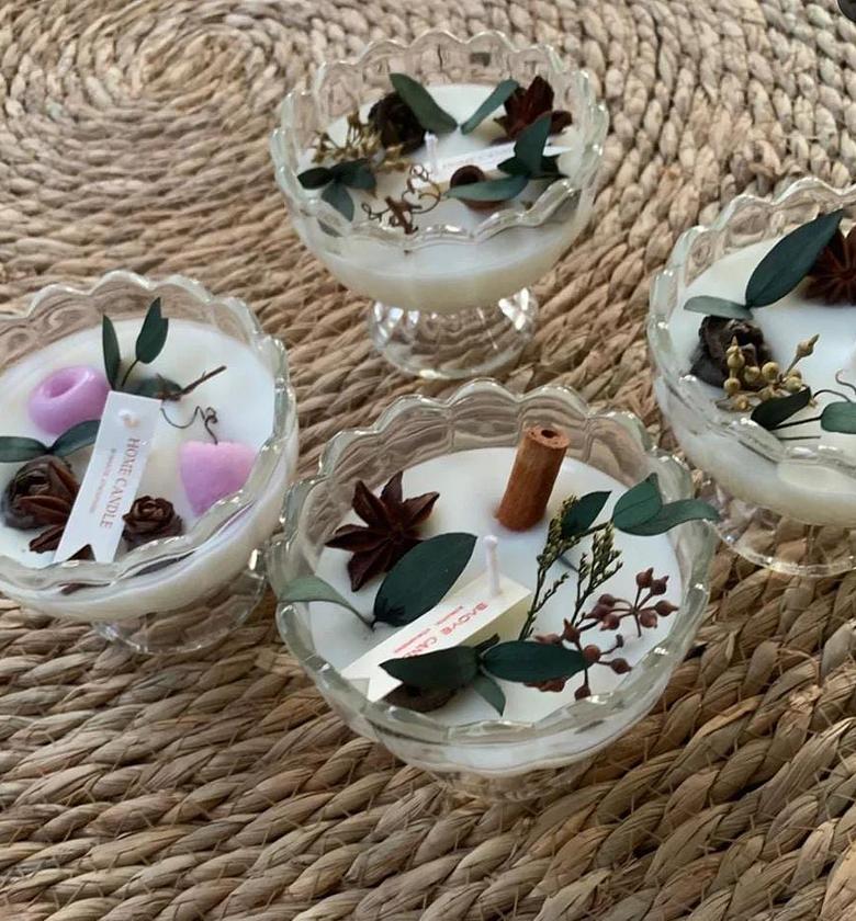 Romantic Scented Soy Wax Candle (Cinnamon). image