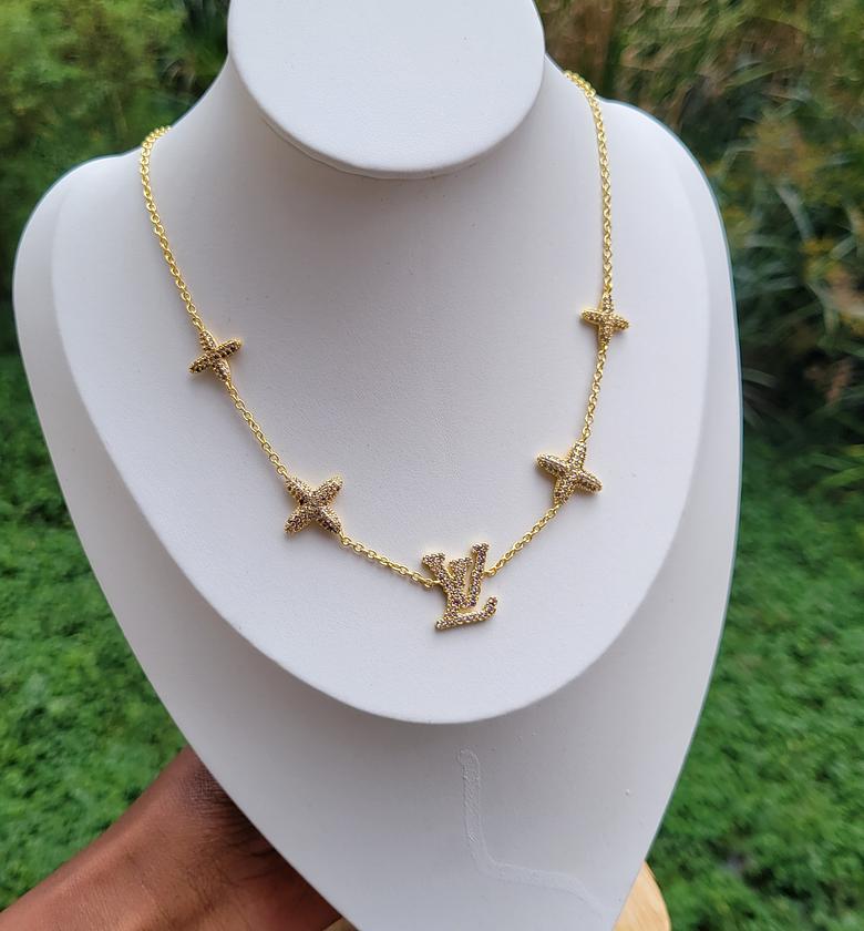 Lv  lulu  necklace  image