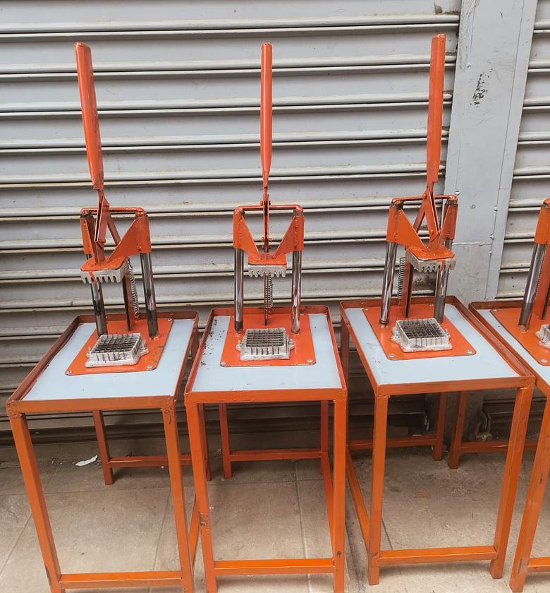 CHIPS CUTTER. Commercial chips cutter image