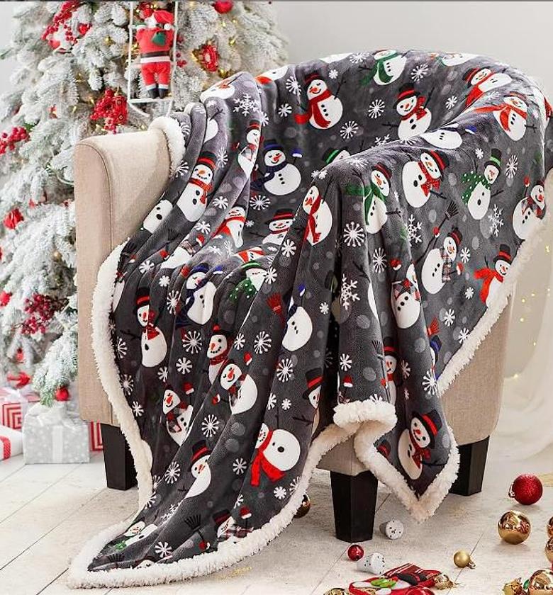 Size 150cms by 200cms (5*6) Double Layered Xmas Blanket Snowflake Series Printed Blankets Flannel Lamb Wool Oversized Down Throw Carpet image