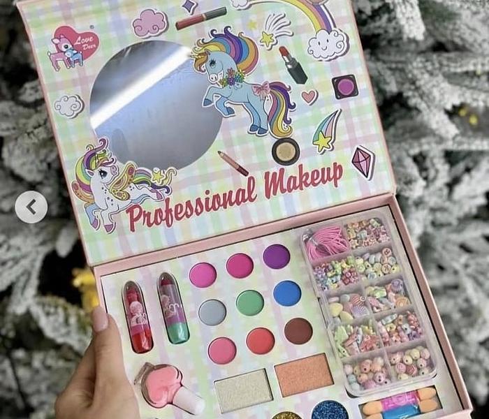 Kids real make up kit image