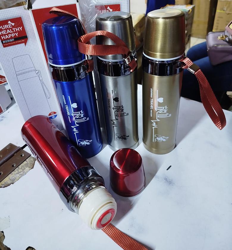 VACUUM BOTTLE. 750ml vacuum bottle image