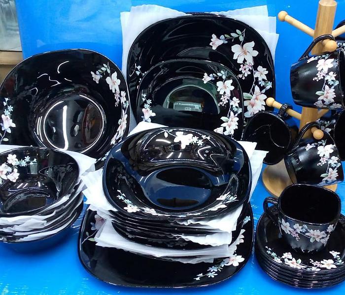 38pcs Black Flowered Dinner Set-black image