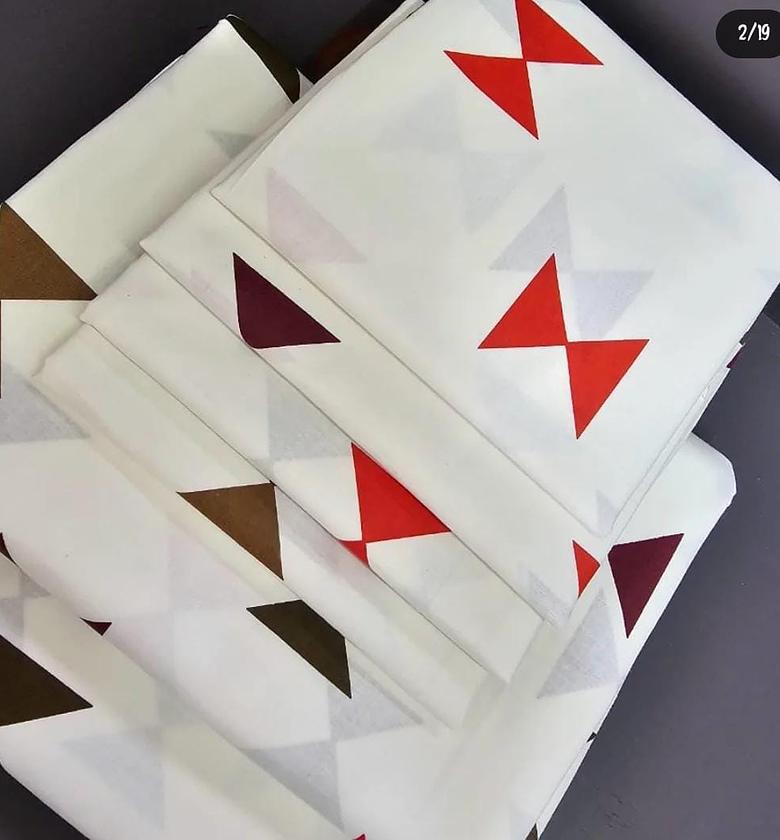 2 bedsheets and 4pillowcases.  image